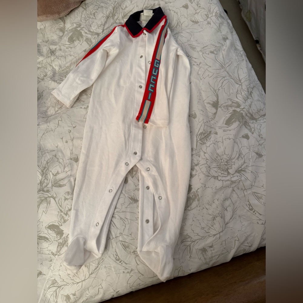 Gucci onsie